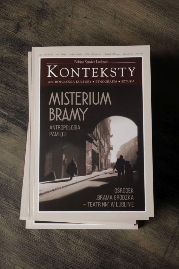 Okładka monograficznego numeru kwartalnika „Konteksty” zatytułowanego „Misterium Bramy”