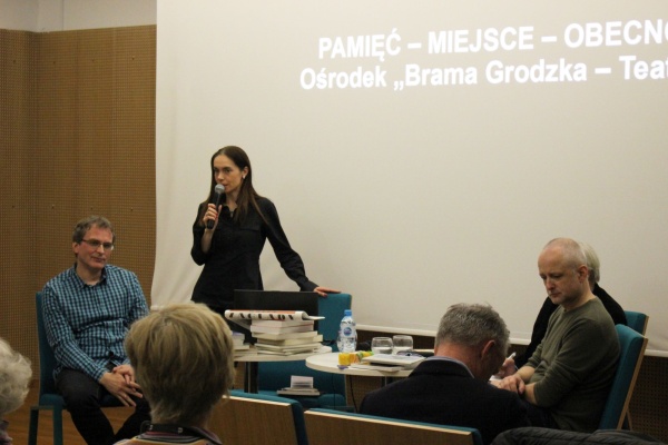Joanna Zętar otwiera spotkanie "Misterium Bramy / Misterium Pamięci" w Muzeum POLIN
