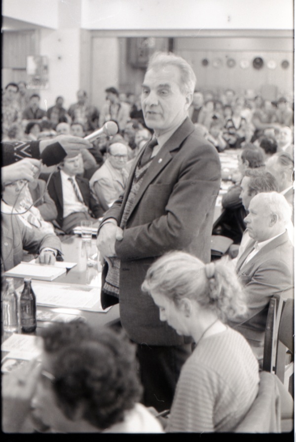 Wiec wyborczy Tadusza Mańki w Fabryce Samochodów Ciężarowych w Lublinie podczas kampanii wyborczej w 1989 r.
