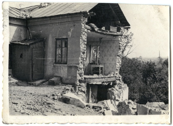 Kamienica przy ulicy Podwale 5 po bombardowaniu