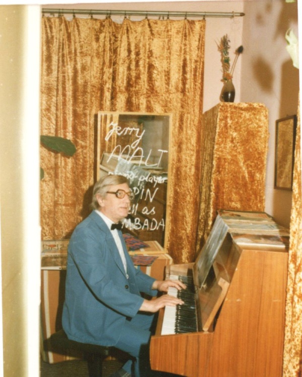 Jerzy "Malt" przy pianinie