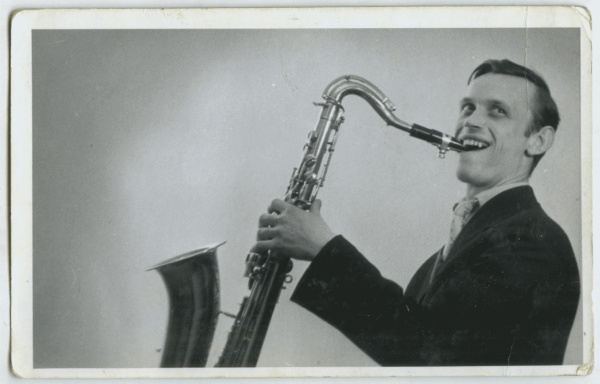 Andrzej Mitrut z saksofonem