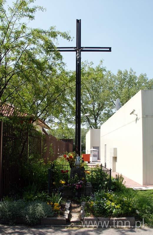 Krzyż na skrzyżowaniu ulic Kunickiego i Zemborzyckiej w Lublinie