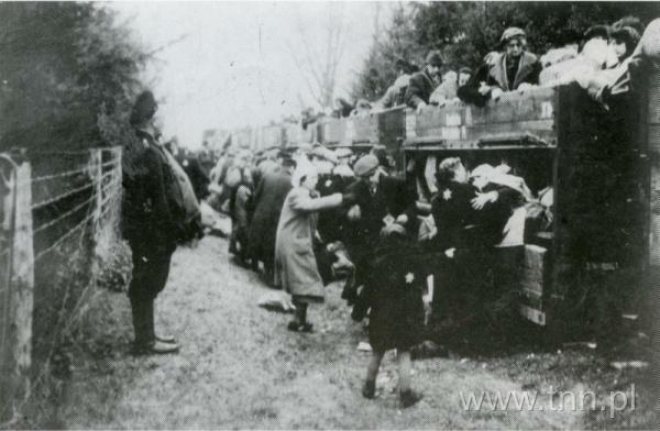 Transport ludności żydowskiej do obozu zagłady w Chełmnie