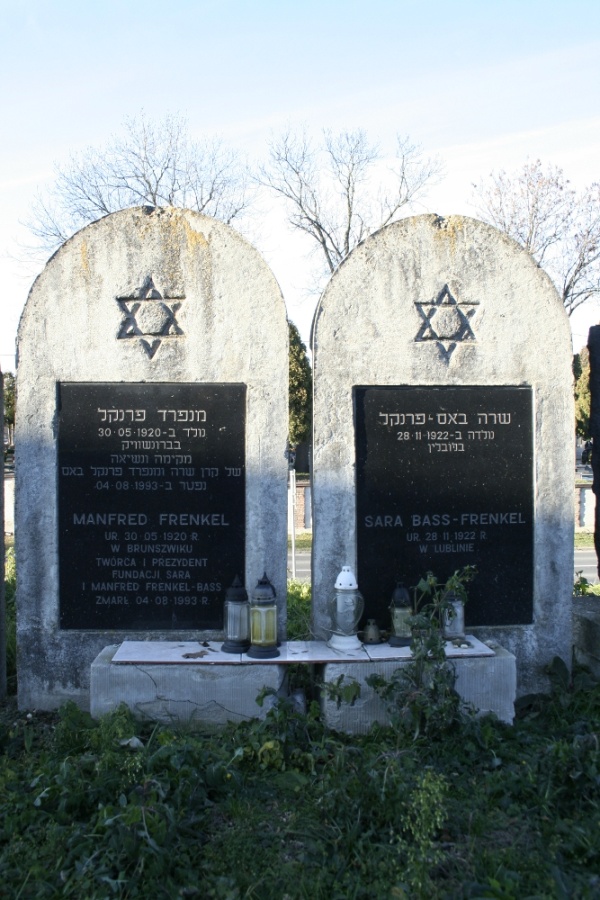 Płyty pamiątkowe Sary i Manfreda Franklów na nowym cmentarzu żydowskim w Lublinie