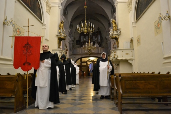 Inscenizacja wielkiego pożaru Lublina jak co roku rozpoczęła się w bazylice oo. Dominikanów