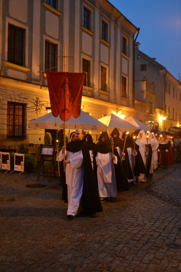 Rocznica Pożaru - przejście przez Stare Miasto w Lublinie z procesją