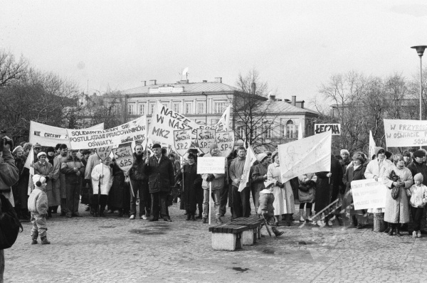 Plac Litewski w Lublinie - protest pracowników oświaty