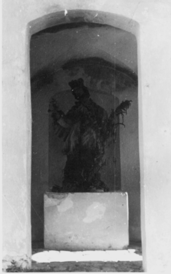 Figura św. Jana Nepomucena z kapliczki wotywnej w Wojsławicach