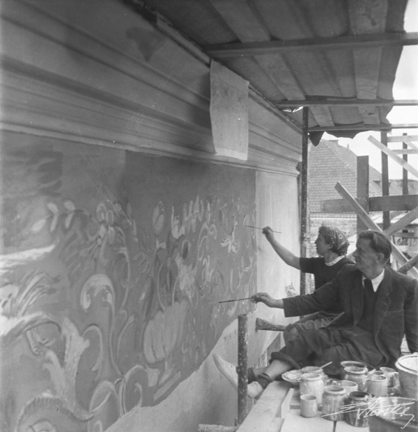 Jan Cybis i Helena Zaremba-Cybisowa przy pracach malarskich podczas odbudowy Lublina w 1954 roku