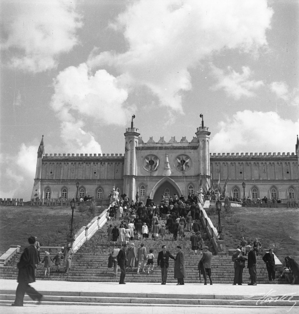 Plac Zebrań Ludowych (obecnie plac Zamkowy) w Lublinie w dniu 22 lipca 1954 roku