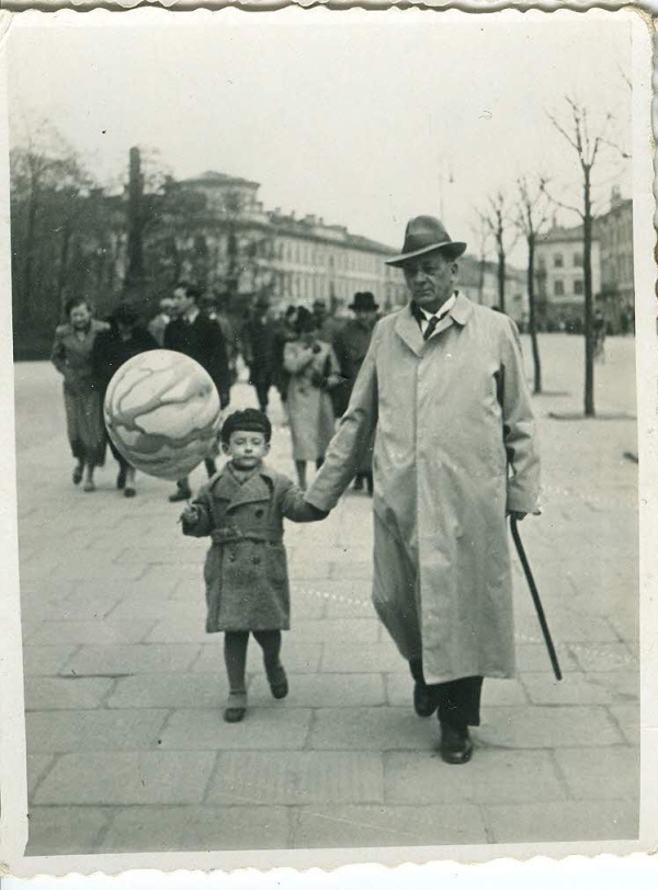 Leszek Szczepański z ojcem na placu Litewskim w Lublinie