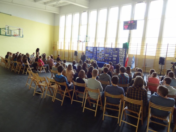Aleks Dancyg na spotkaniu z młodzieżą w ZS nr 1 w Kraśniku