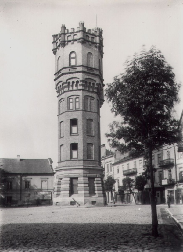 Wieża ciśnień na Placu Bernardyńskim