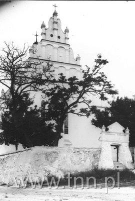 Kościól parafialny w Janowcu nad Wisłą - widok od strony wschodniej