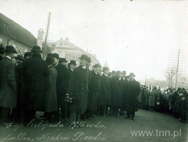 Uroczystosci na Krakowskim Przedmieściu w dniu 5 listopada 1916 roku