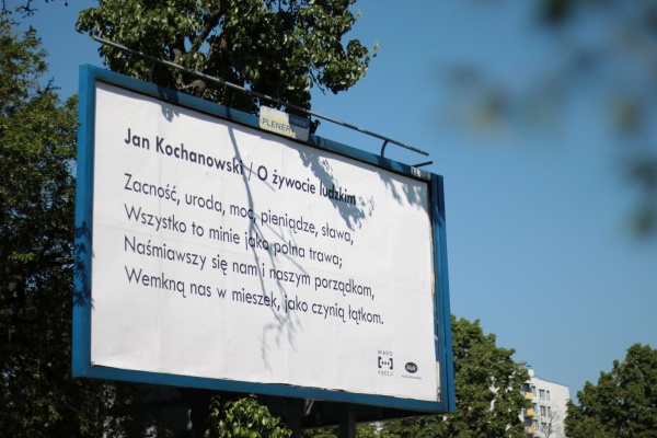 Fraszka Jana Kochanowskiego na billboardzie przy ul. Zana