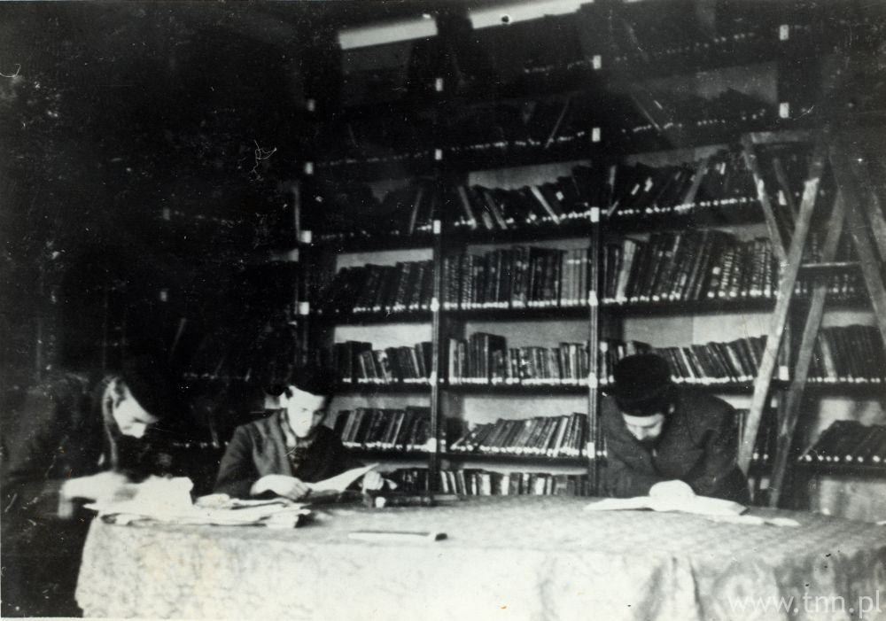 Lublin, Studenci w bibliotece Jesziwy