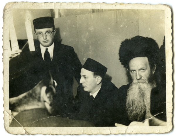 Aron Boruch Arenzon (from the right), Lejb Arenzon (in the middle)