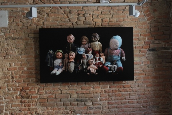 Wystawa Tal Schwartz Lalki z Majdanka