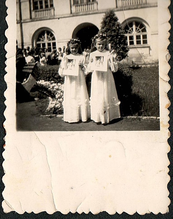 Anna i Marta Gierczak po komunii świętej