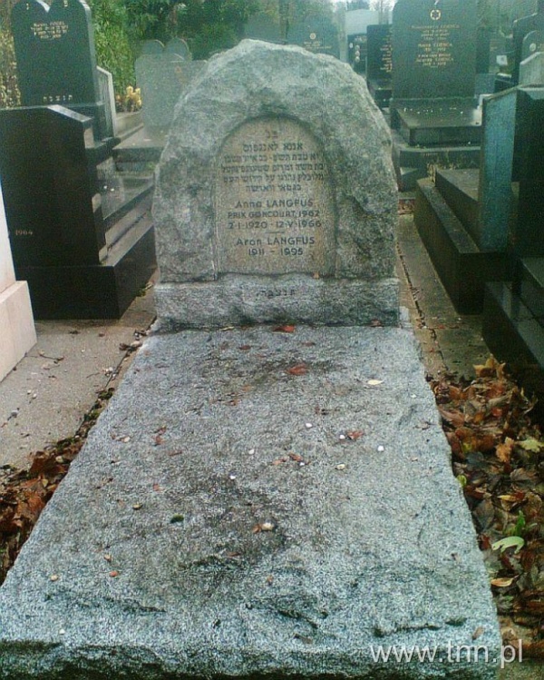 grób Anny i Arona Langfusów na paryskim cmentarzu Bagneux
