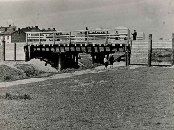 Budowa mostu przez rzekę Czerniejówkę - po budowie
