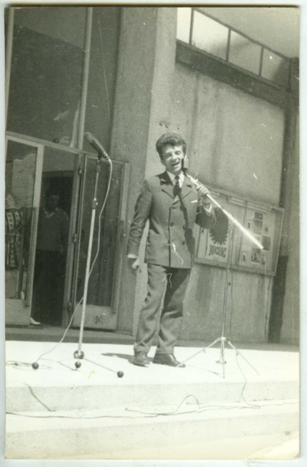 Jan Welik przy mikrofonie