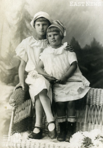 Julia Hartwig z siostrą Heleną