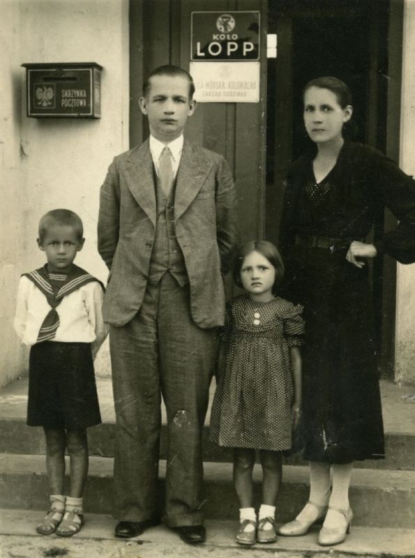 Franciszek i Janina Cygan z dziećmi: Heleną i Edwardem, Abramów 1937 rok