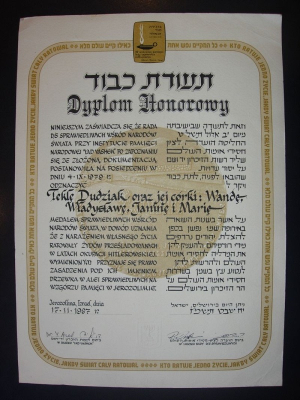 Dyplom Honorowy Instytutu Yad Vashem dla Tekli Dudziak oraz jej córek: Wandy, Władysławy, Janiny i Marii
