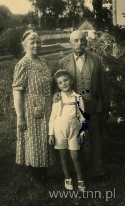 Mirosław Derecki z dziadkami