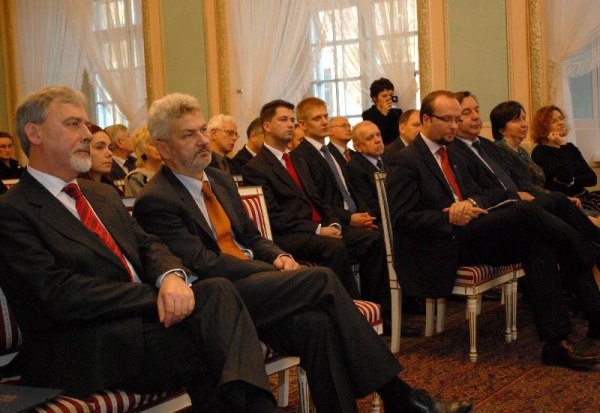 Prezydenci Miasta Lublin i Rada Miasta podczas uroczystości nadania tytułu Honorowego Obywatelstwa Miasta Lublin Julii Hartwig