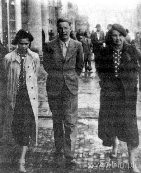 Julia Hartwig z Jerzym Pleśniarowiczem i Julią Deryng