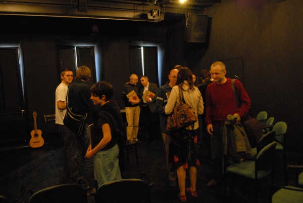 Pracownicy i przyjaciele Teatru NN podczas obchodów 20 lecia powstania teatru