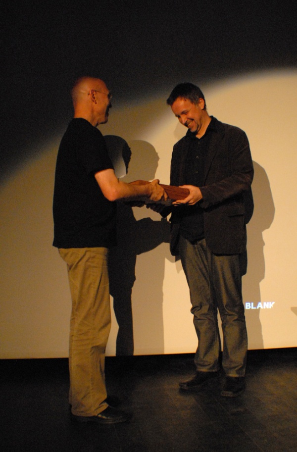 Wręczenie nagrody "Kamień" Tomaszowi Różyckiemu podczas festiwalu Miasto Poezji 2010 w Lublinie