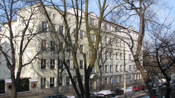 Budynek II Liceum Ogólnokształcącego im. Hetmana Jana Zamoyskiego przy ulicy Ogrodowej 16