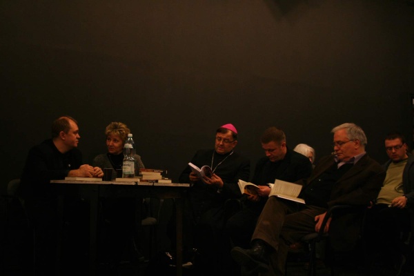 Paneliści podczas promocji książki Anny Langfus "Skazana na życie"