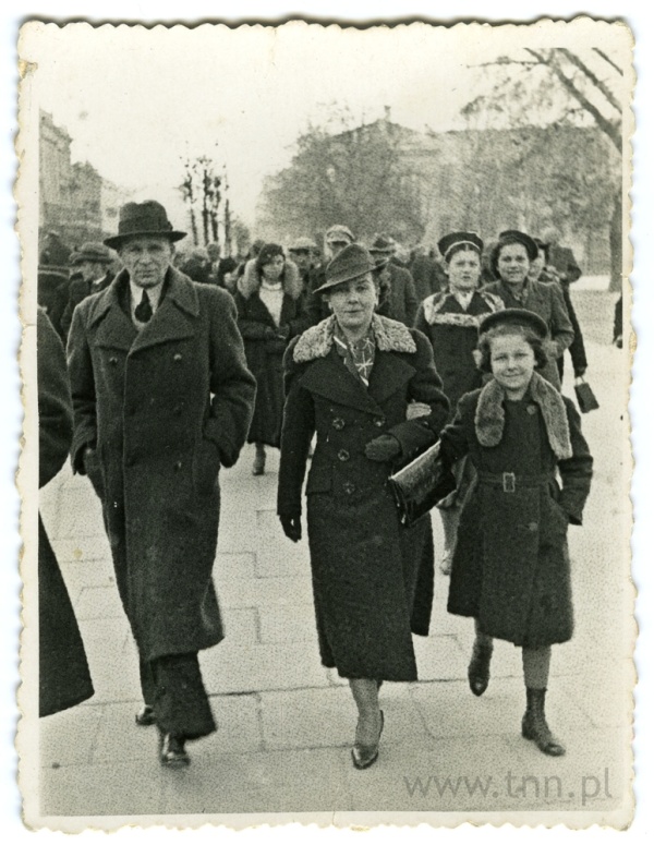 Maria Petz z rodzicami na Krakowskim Przedmieściu w Lublinie