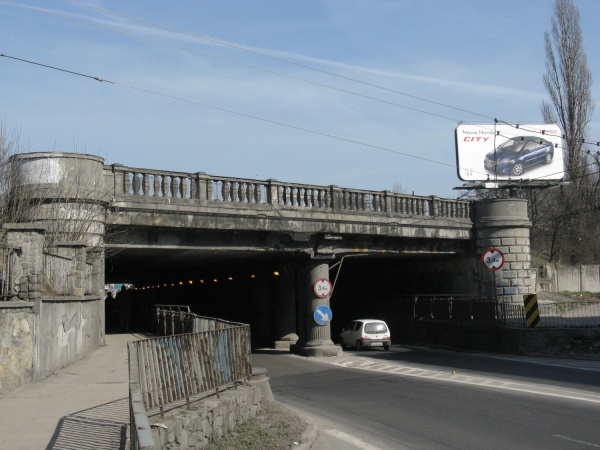 Wiadukt kolejowy nad ul. Kunickiego w Lublinie