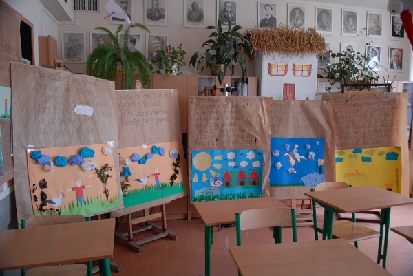 Prace plastyczne dzieci biorących udział w Małym Mieście Poezji
