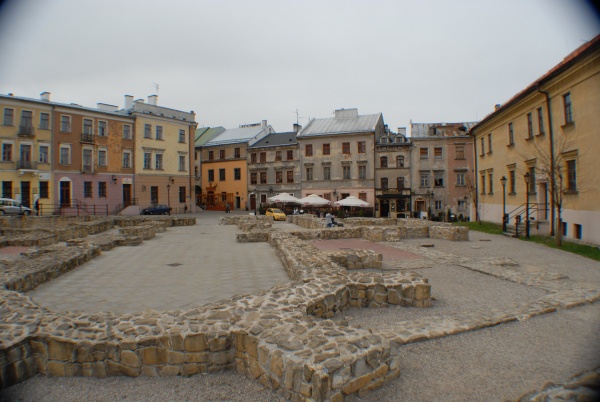 Widok na Plac po Farze w Lublinie. Fotografia