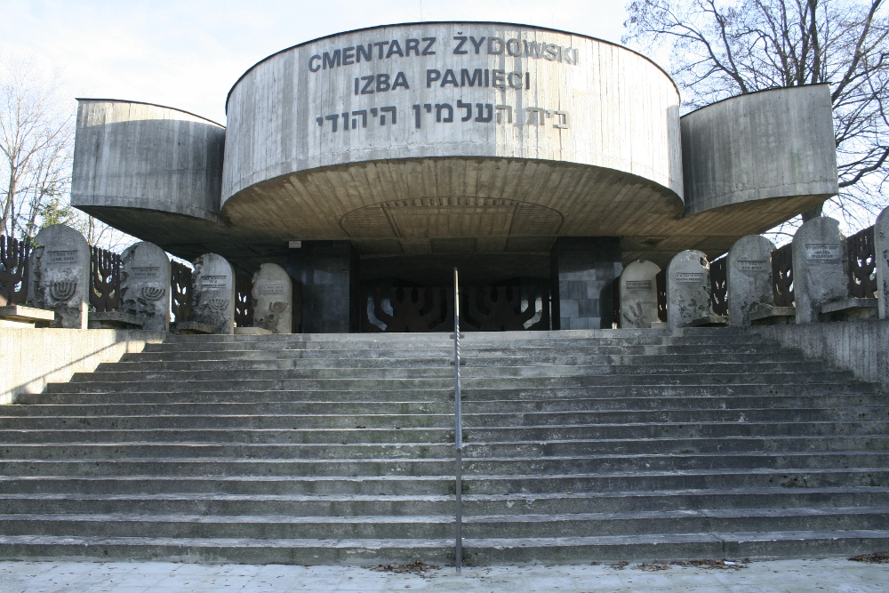 Izba Pamięci na nowym cmentarzu żydowskim w Lublinie widziana od strony ul. Walecznych