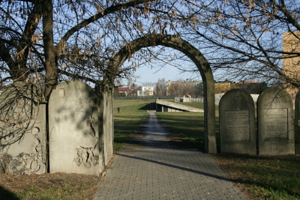 Wejście do północnej części nowego cmentarza żydowskiego w Lublinie