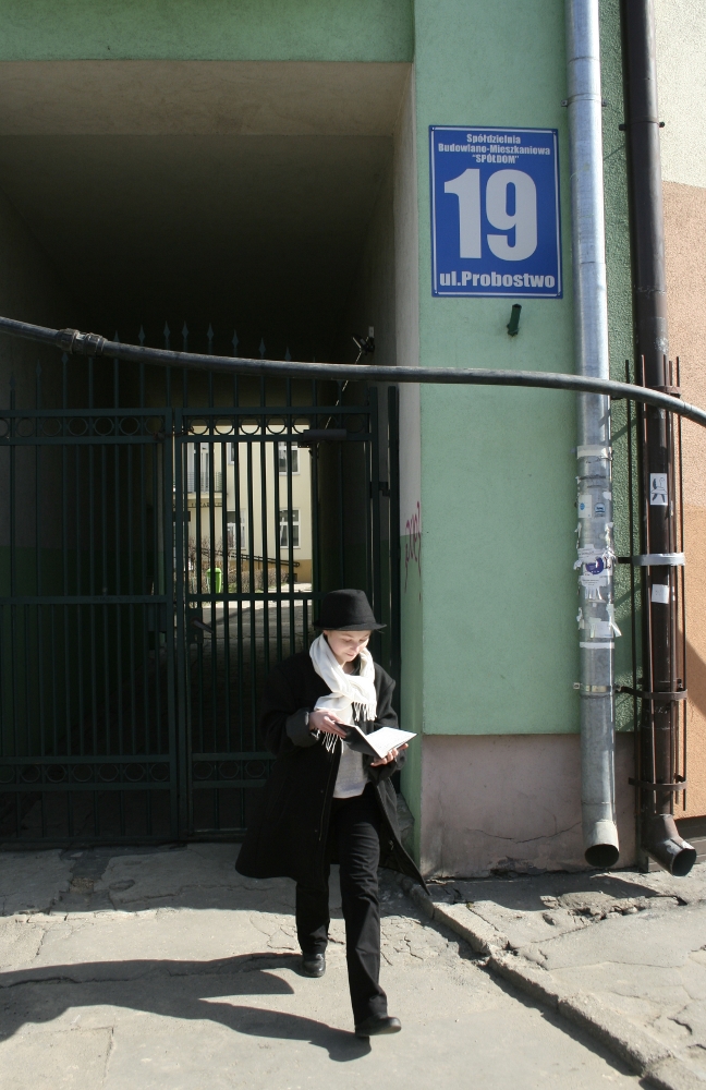 Nagranie - Henryk Dejczer przed swoim domem.