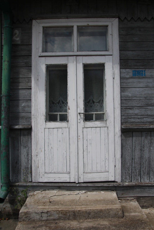 Stolarka drzwiowa domu drewnianego przy Rynku 2 w Dubience