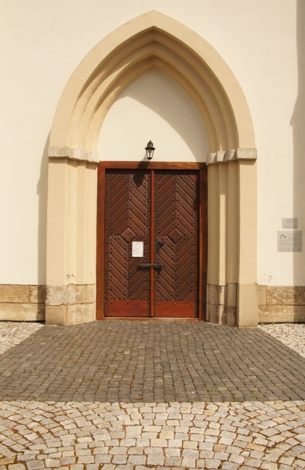Portal w fasadzie cerkwi pw. Zaśnięcia Przenajświętszej Bogurodzicy (ok. 1560) przy ul. Sądowej 11 w Szczebrzeszynie