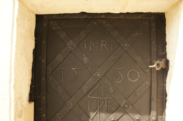 Inskrypcja na drzwiach do zakrystii cerkwi pw. Zaśnięcia Przenajświętszej Bogurodzicy (ok. 1560) przy ul. Sądowej 11 w Szczebrzeszynie