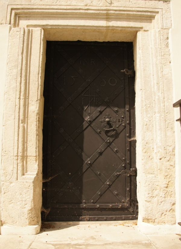 Drzwi do zakrystii cerkwi pw. Zaśnięcia Przenajświętszej Bogurodzicy (ok. 1560) przy ul. Sądowej 11 w Szczebrzeszynie