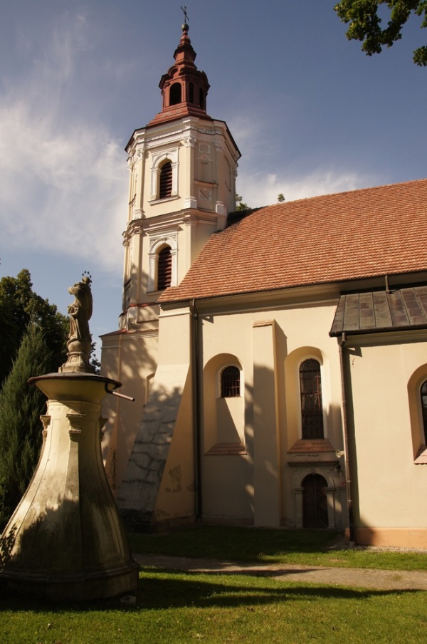 Elewacja południowa kościoła pw. św. Mikołaja (1610-1620) przy ul. Wyzwolenia 1 w Szczebrzeszynie